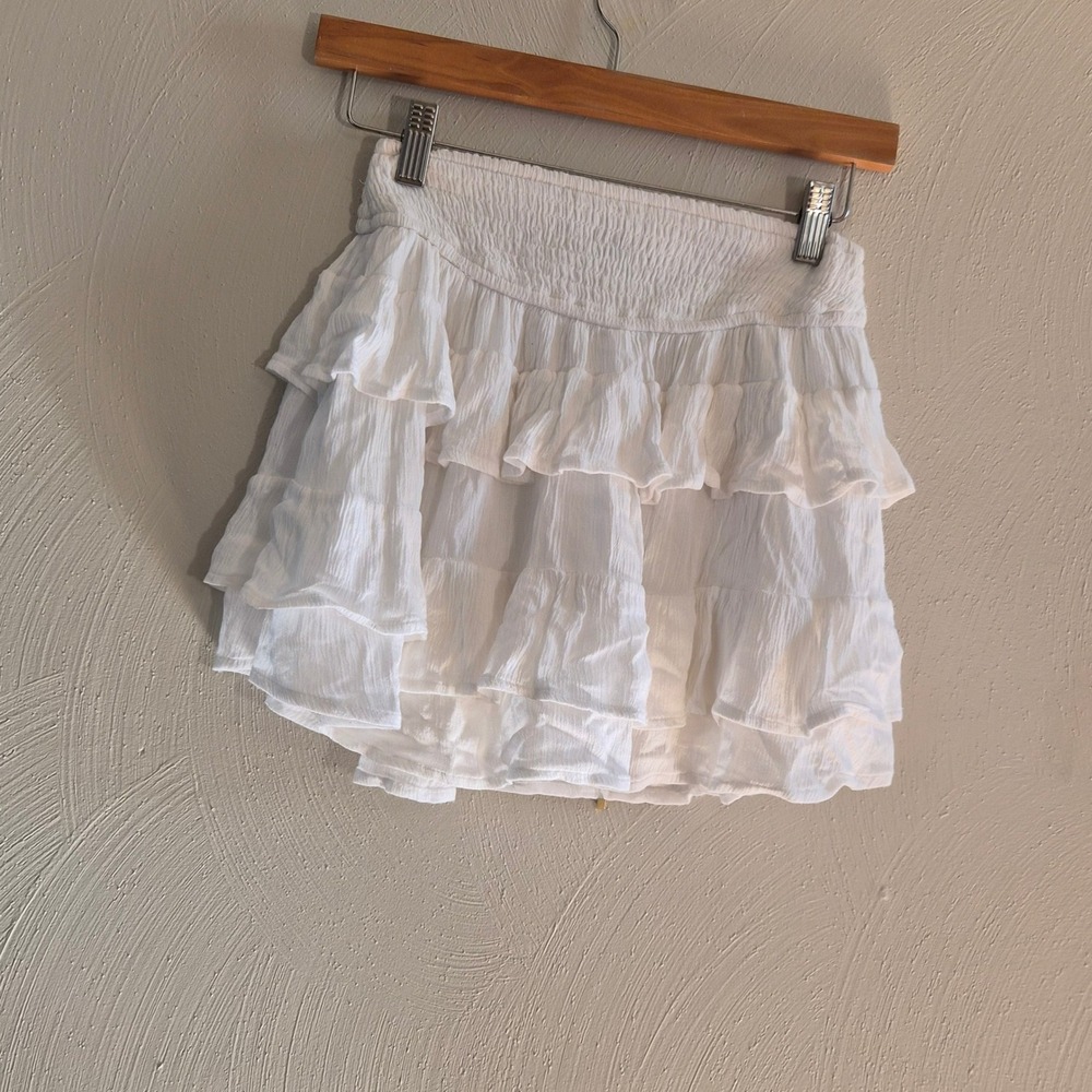 Hollister Womens XS White Ruffle Tiered Skort High Rise Smocked Preppy Coquette